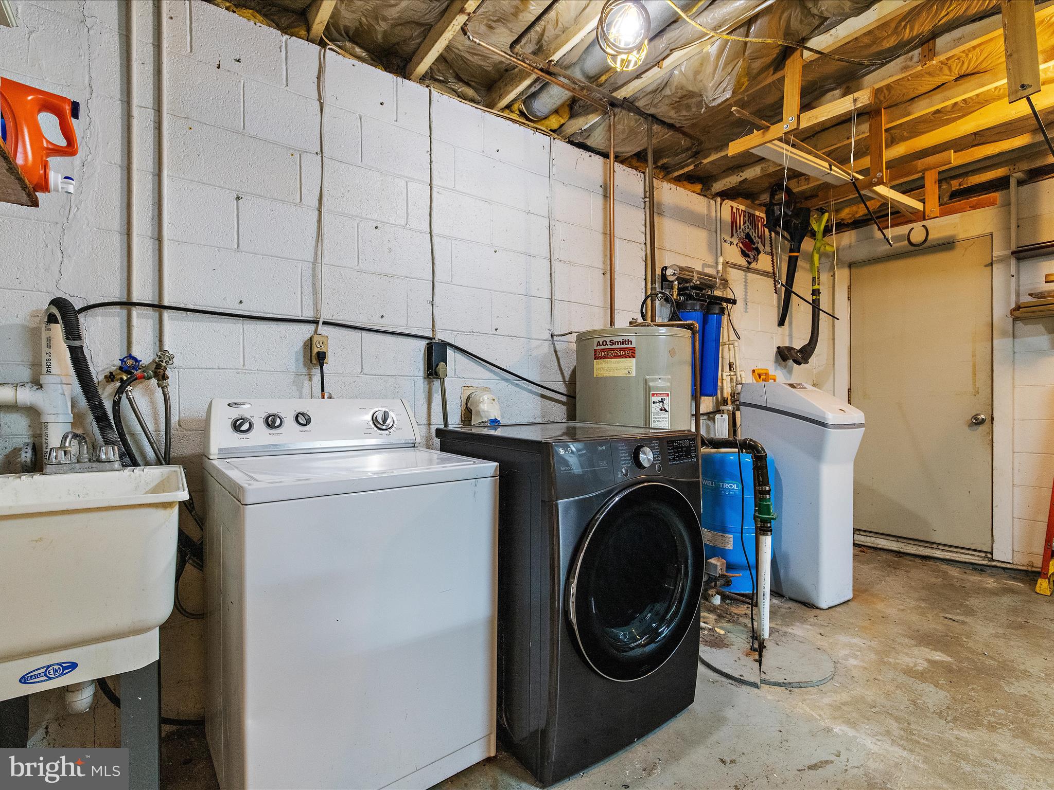 WOODLAND BEACH - Residential