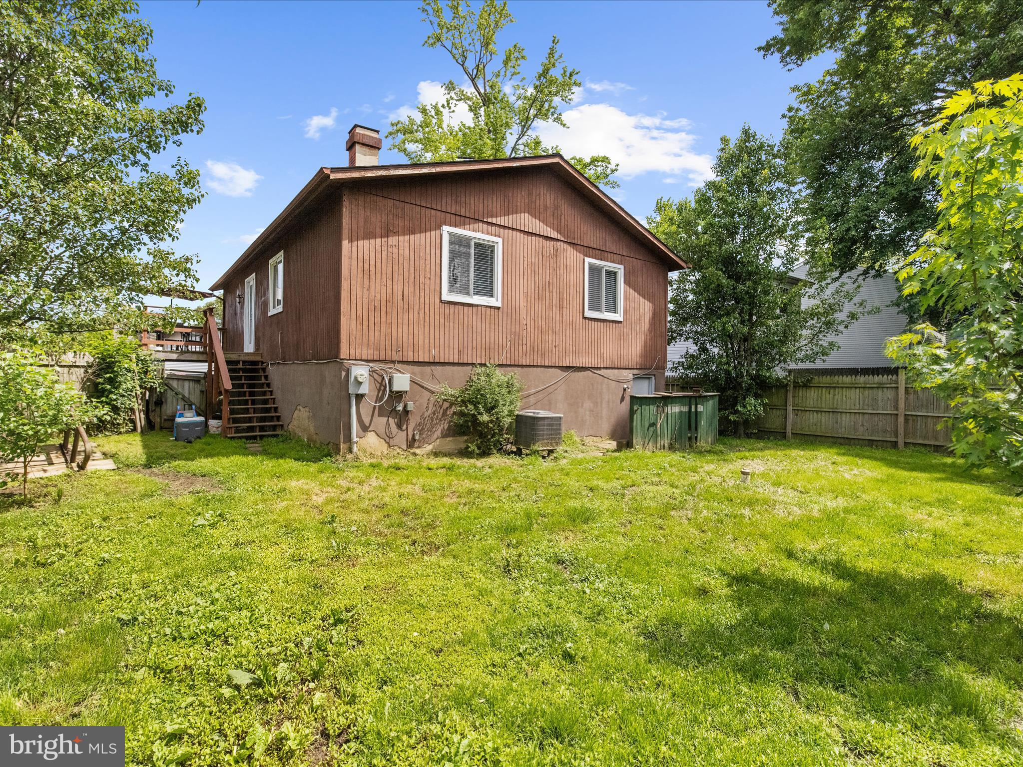 WOODLAND BEACH - Residential