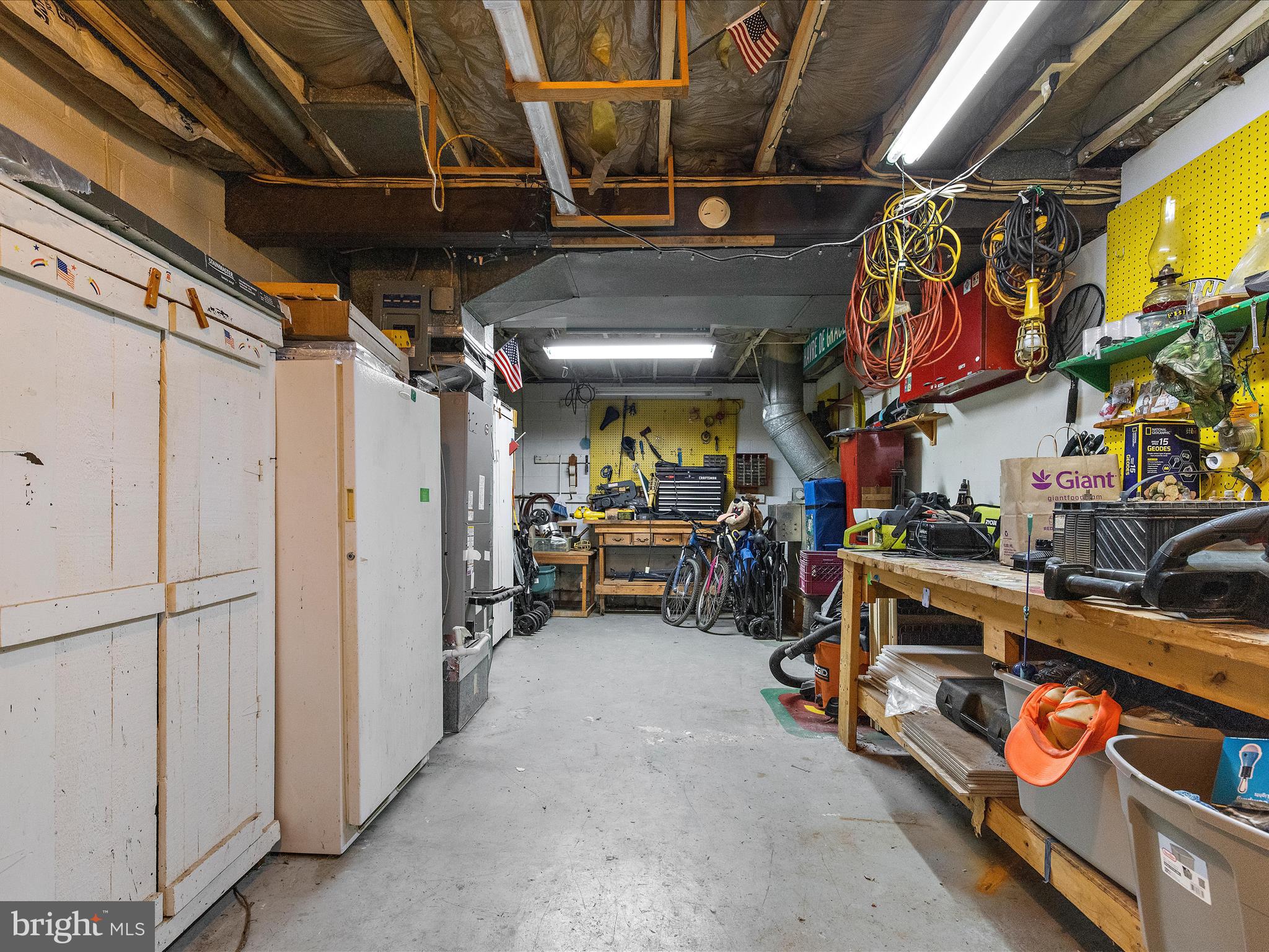 WOODLAND BEACH - Residential