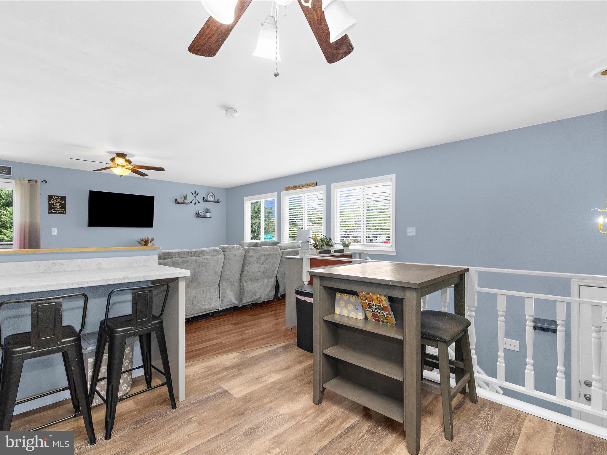 WOODLAND BEACH - Residential