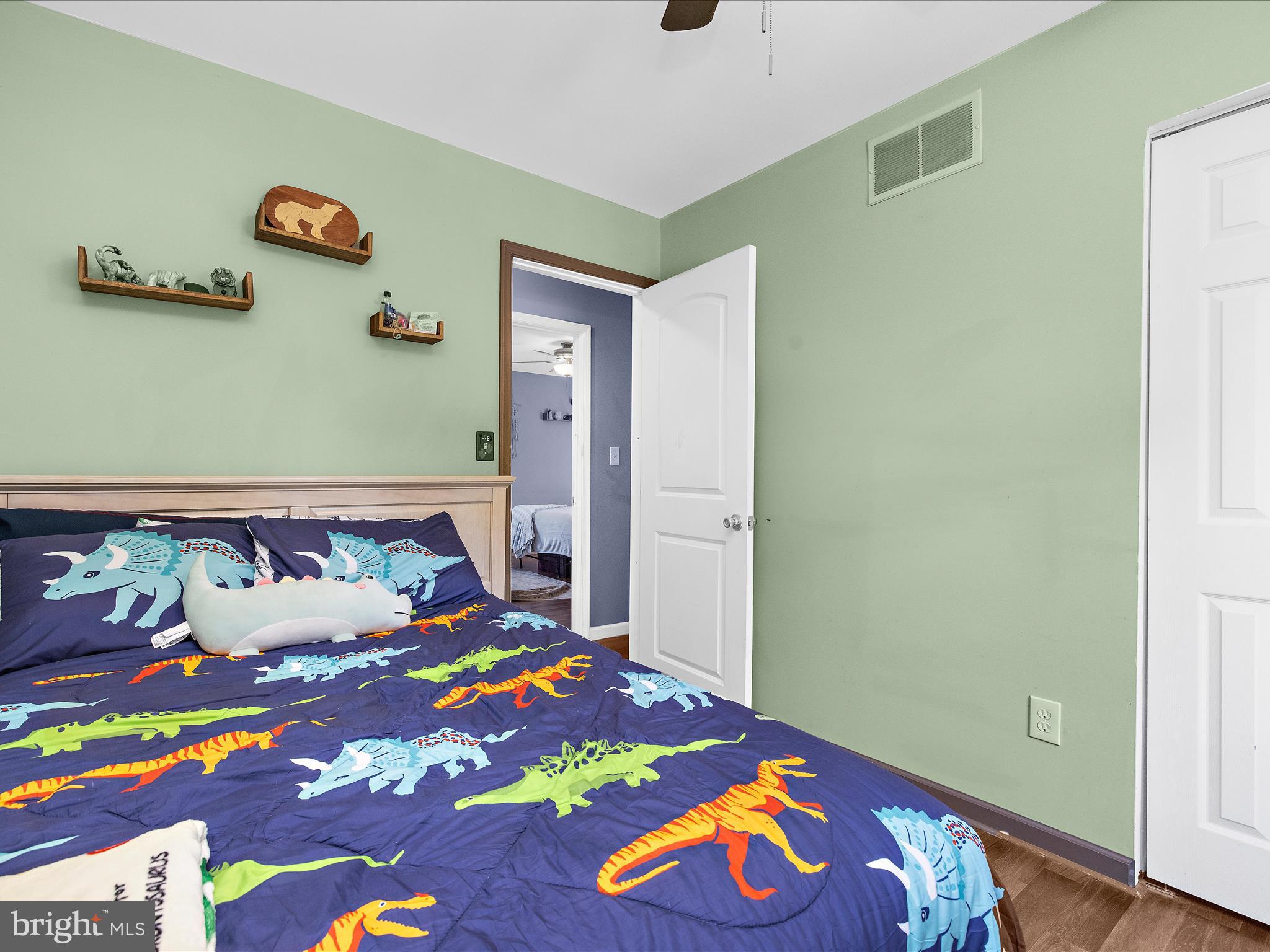 WOODLAND BEACH - Residential