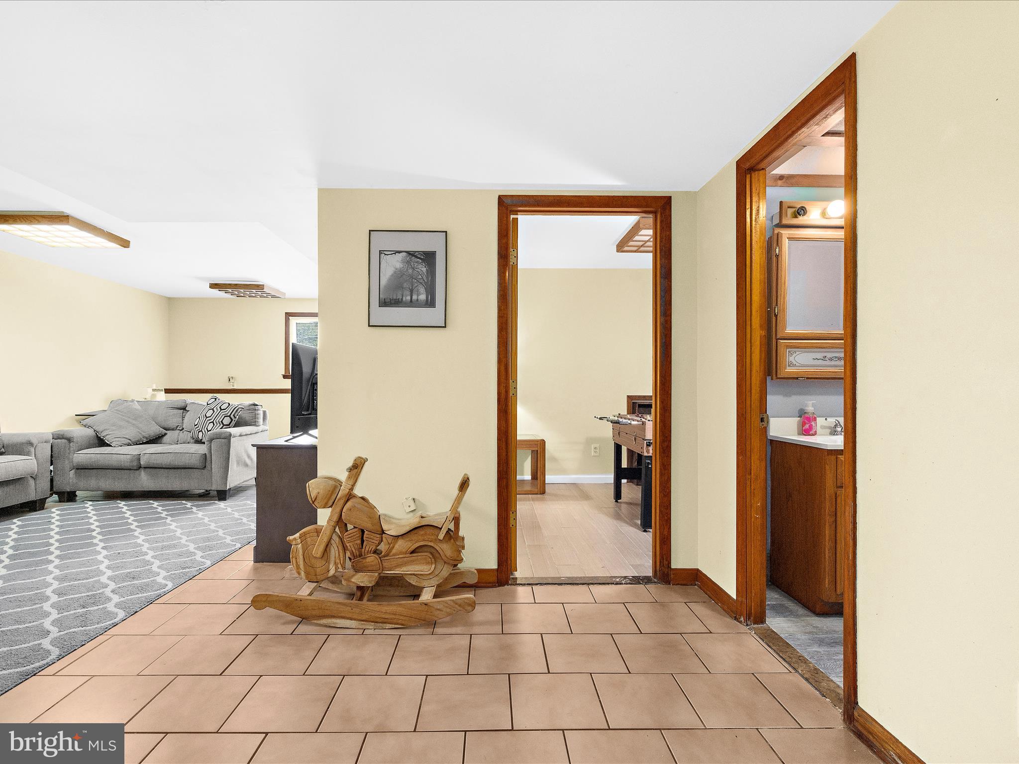 WOODLAND BEACH - Residential