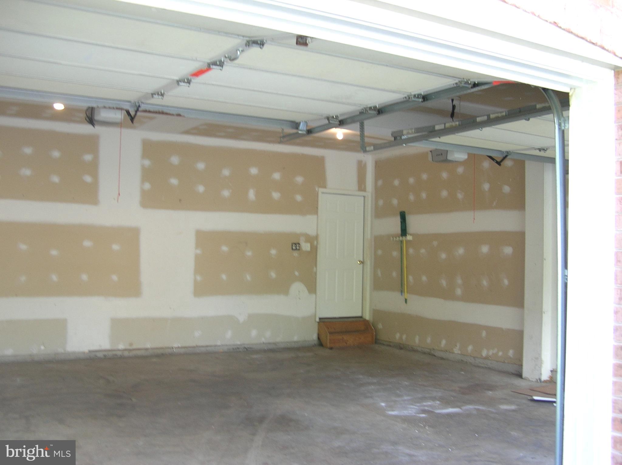 VAN LEAR - Residential Lease