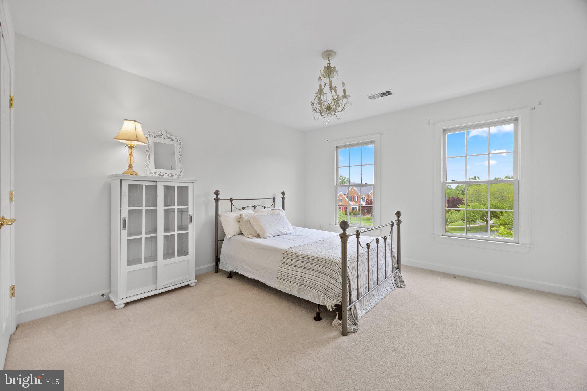 HAMPSHIRE GREENS - Residential