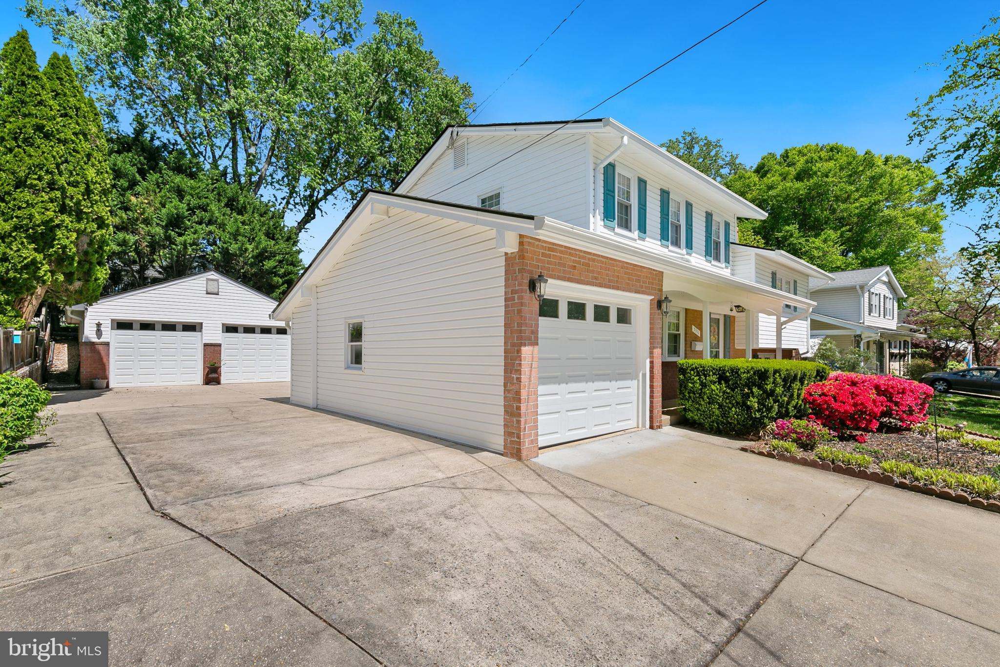 ROCK CREEK MANOR - Residential