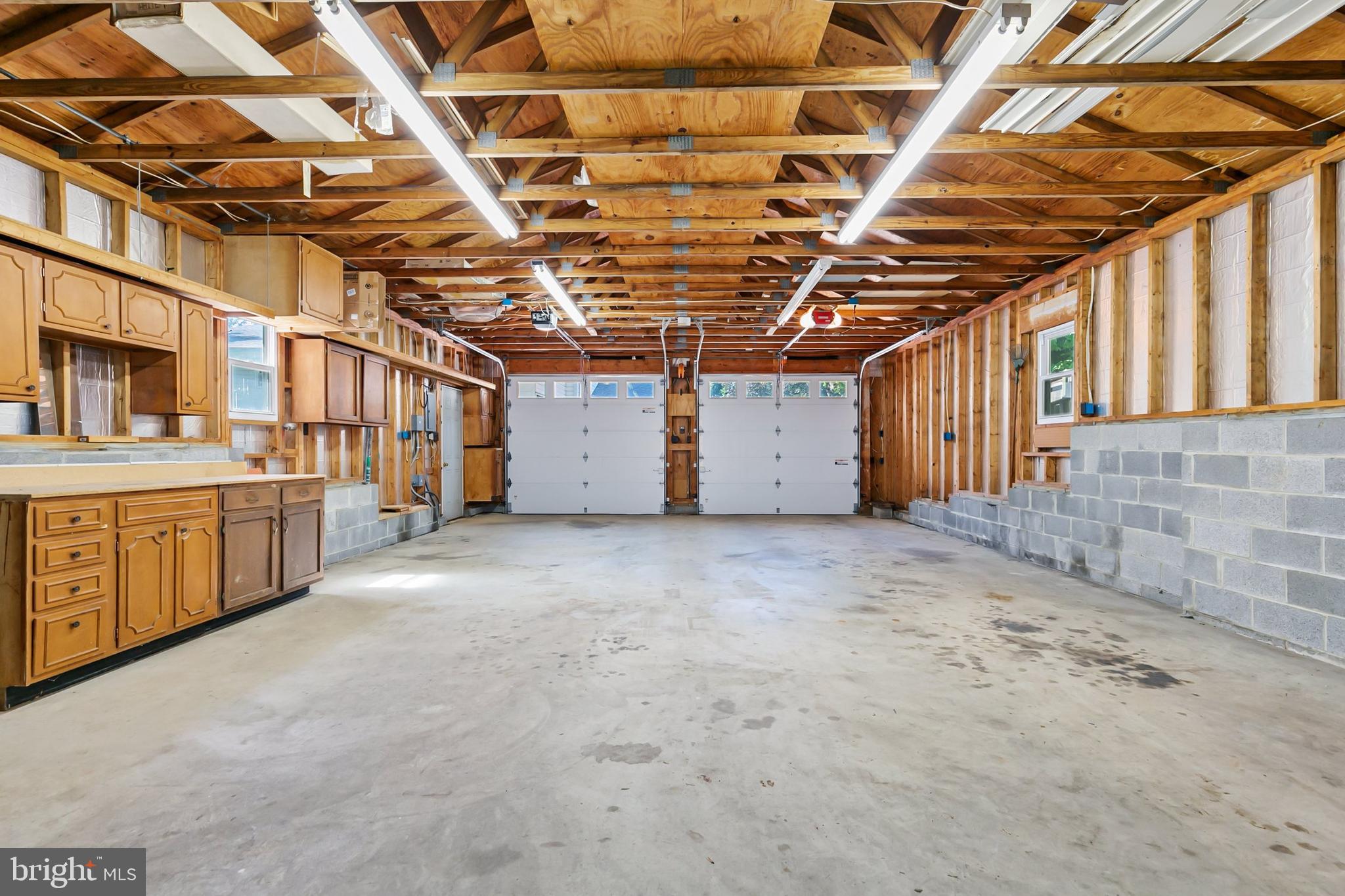 ROCK CREEK MANOR - Residential