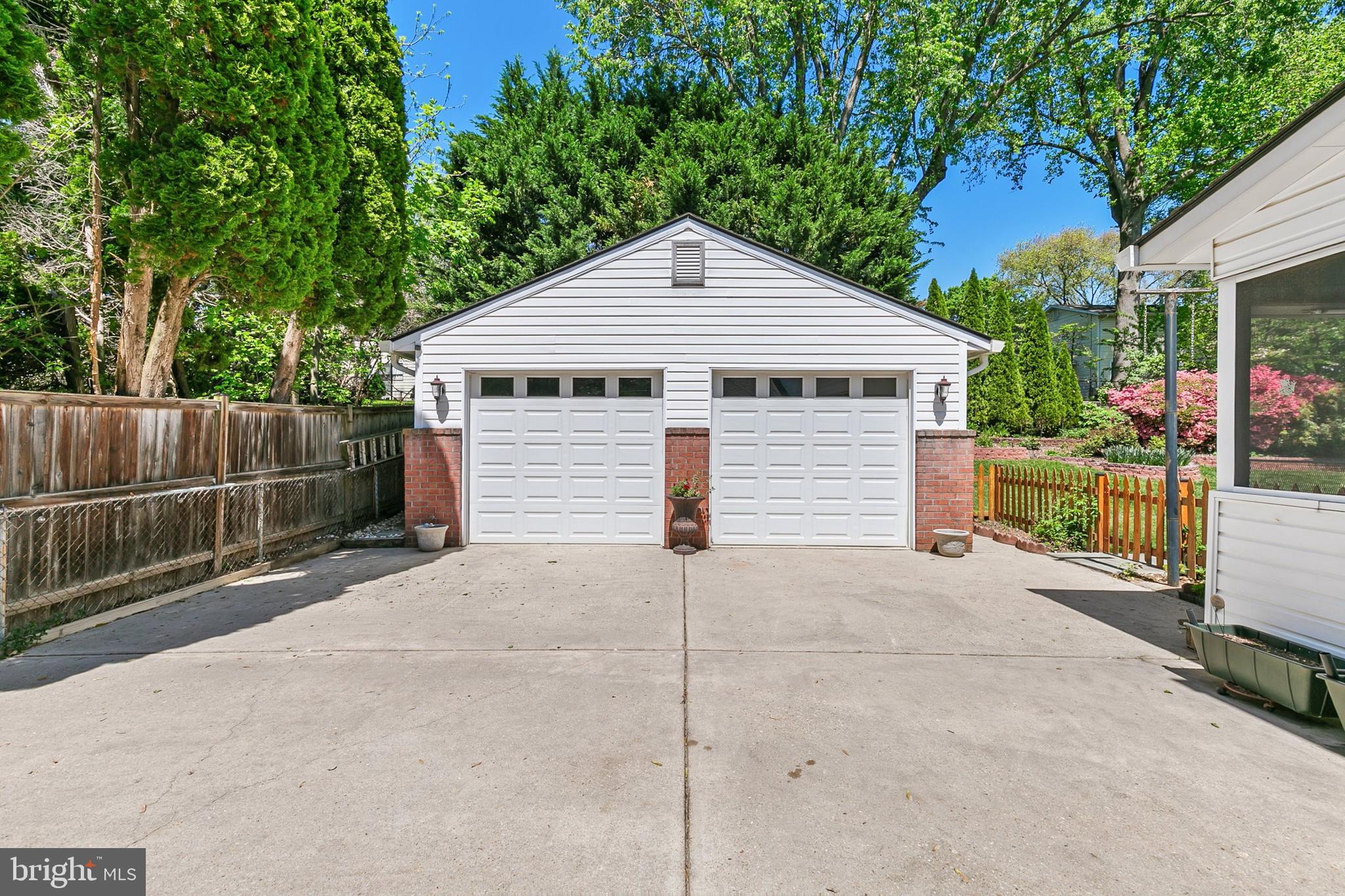 ROCK CREEK MANOR - Residential