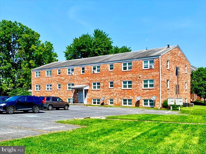 Spacious two bedroom, one bath newly renovated first floor apartment. Freshly painted, new kitchen cabinets and new appliances. Apartment is available immediately!
Must have good credit and income to qualify. Pets are case by case. Tenants required to have renters insurance before moving in.