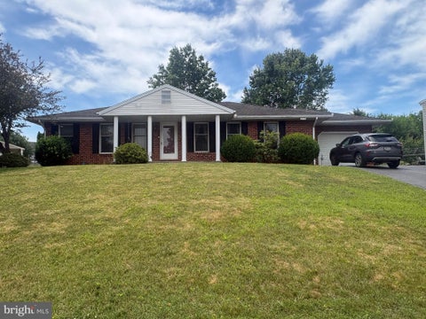 Photo of 2718 Ridings Way, YORK, PA 17408 (MLS # PAYK2105946)