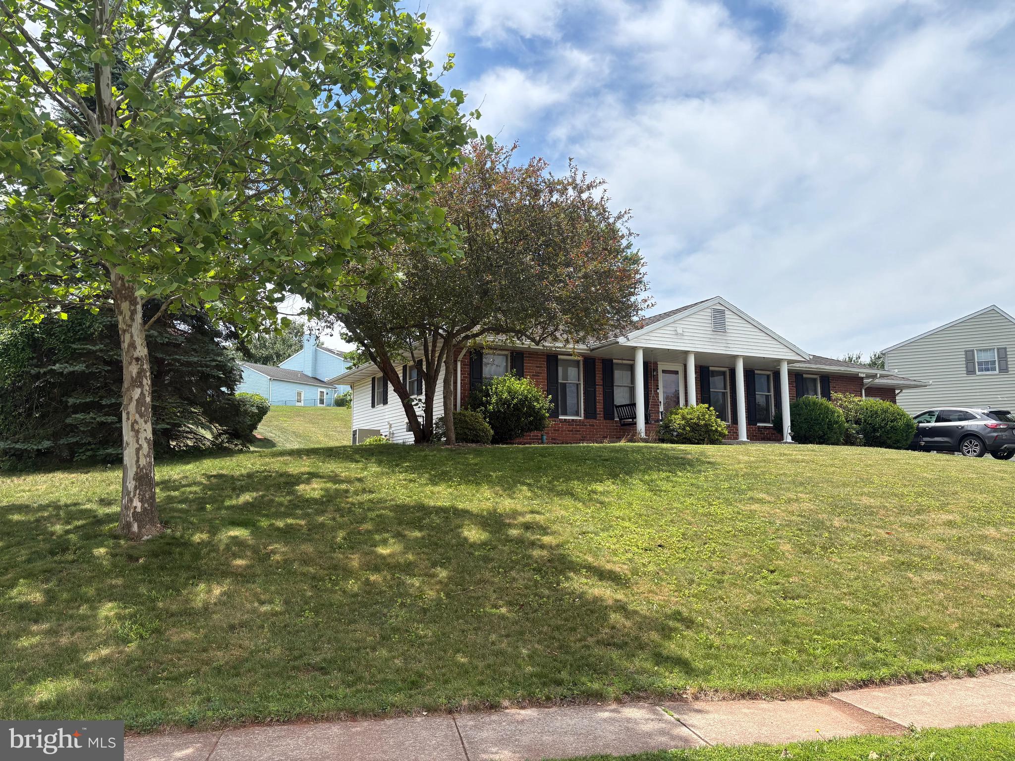 2718 RIDINGS WAY