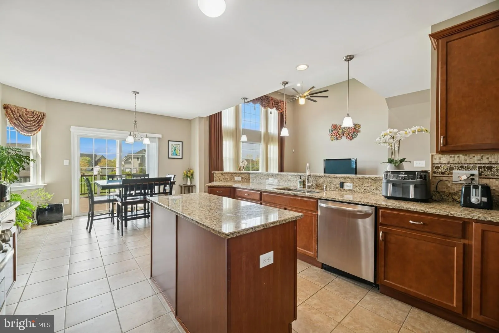 Bordentown, New Jersey 08505, United States, 5 Bedrooms Bedrooms, ,3 BathroomsBathrooms,Residential,Active,111000