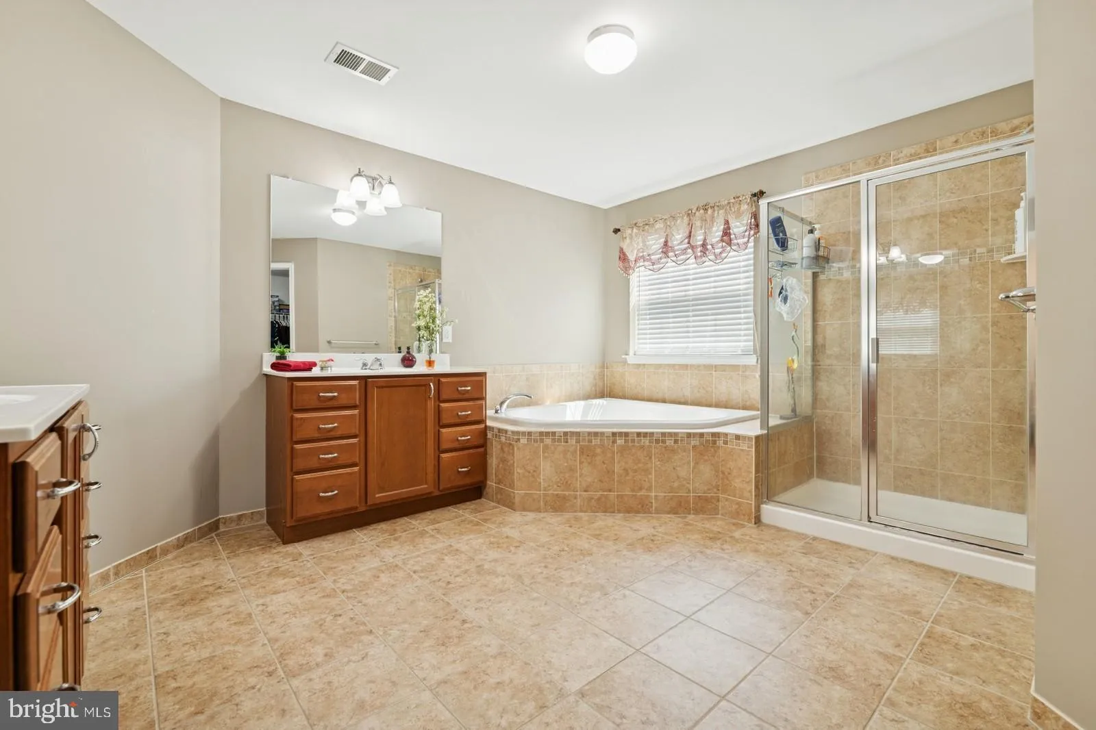 Bordentown, New Jersey 08505, United States, 5 Bedrooms Bedrooms, ,3 BathroomsBathrooms,Residential,Active,111000