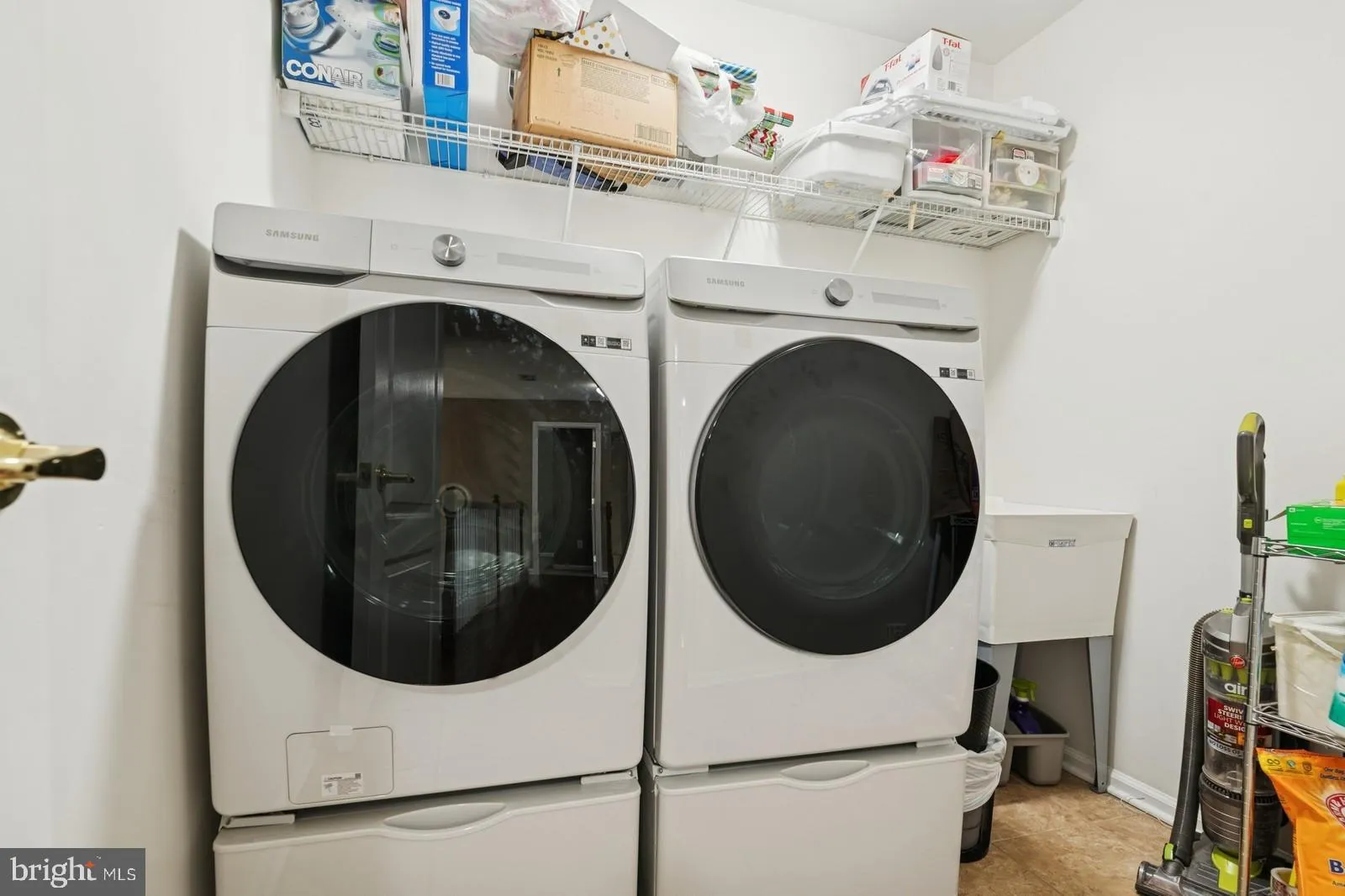 Bordentown, New Jersey 08505, United States, 5 Bedrooms Bedrooms, ,3 BathroomsBathrooms,Residential,Active,111000