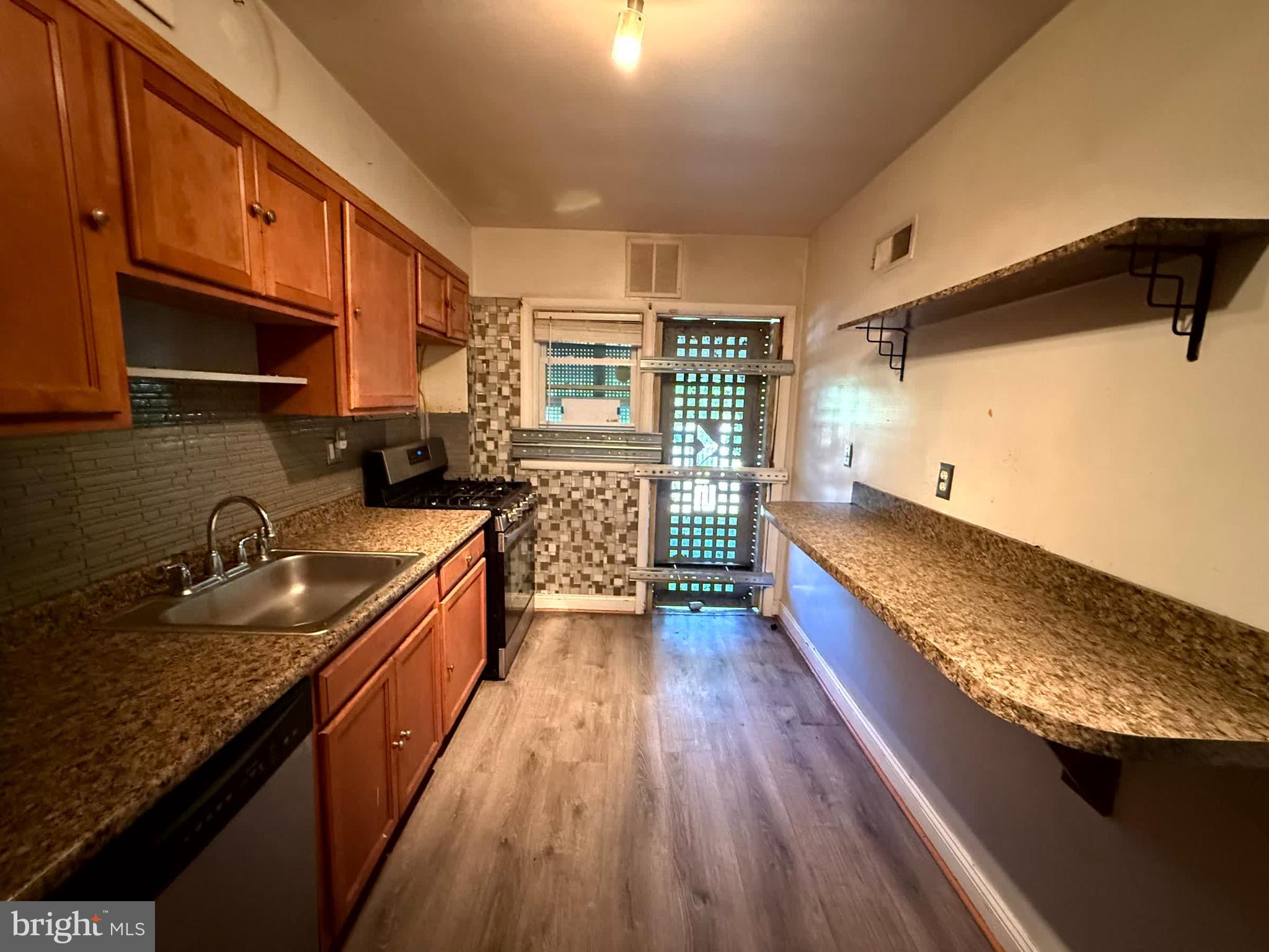 IDLEWOOD - Residential