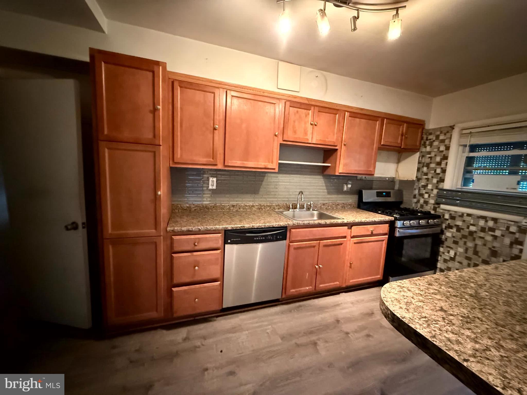IDLEWOOD - Residential
