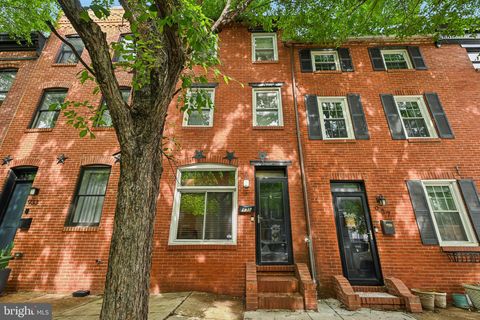 Townhouse For Sale - 935 S Kenwood Avenue<br/> BALTIMORE, MD 21224