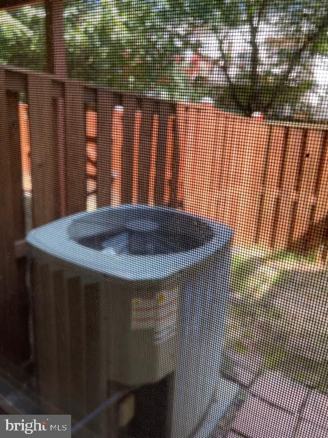 ISLAND CREEK - Residential Lease