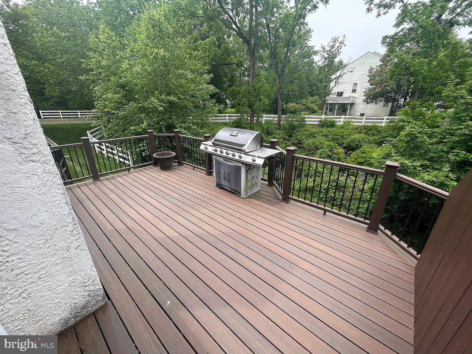 PINE TREE RIDGE - Residential