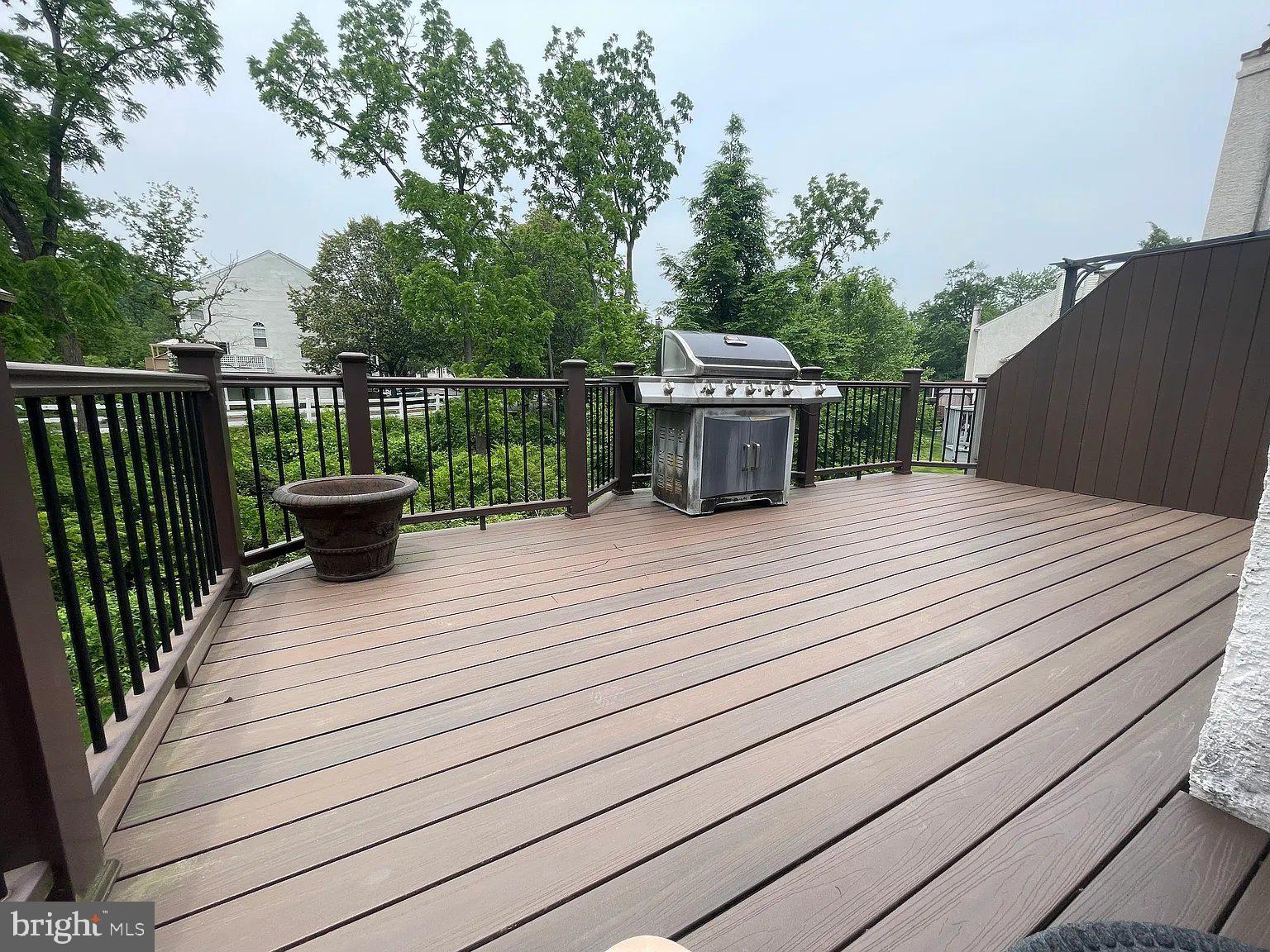 PINE TREE RIDGE - Residential