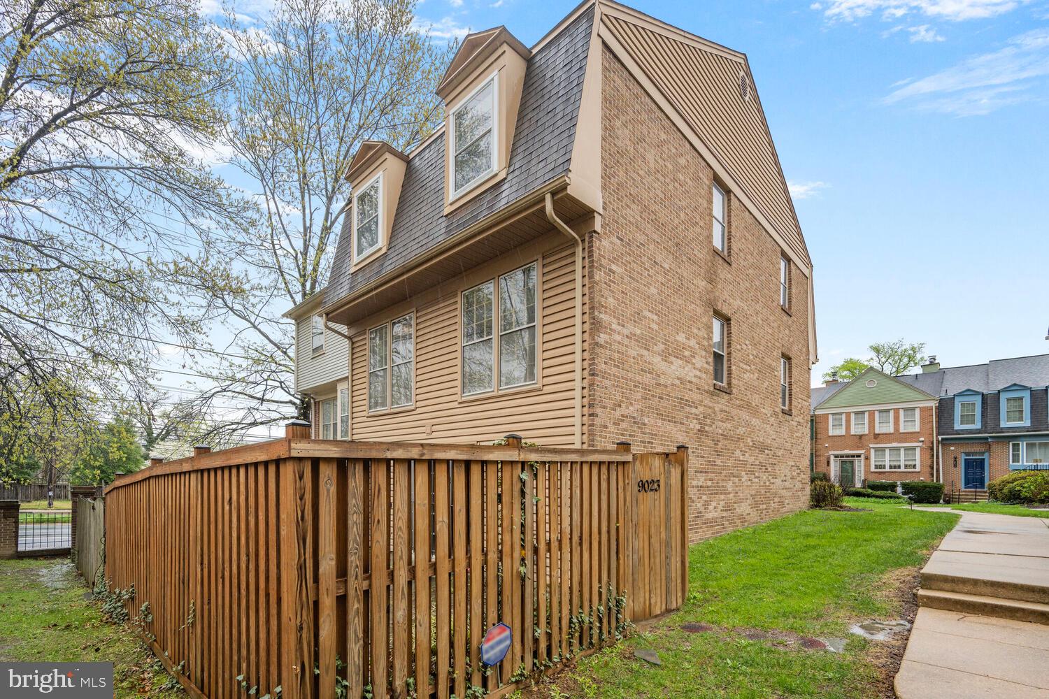 WOODSIDE - Residential