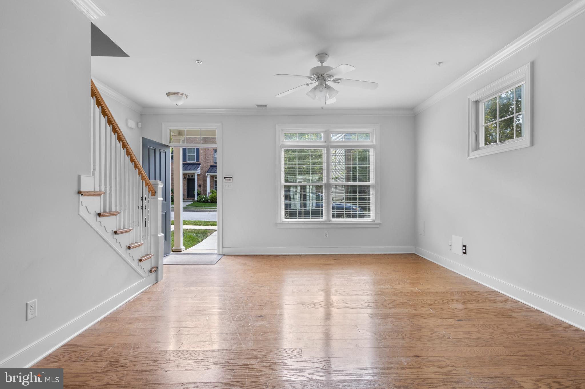 621 W MAGNOLIA COURT