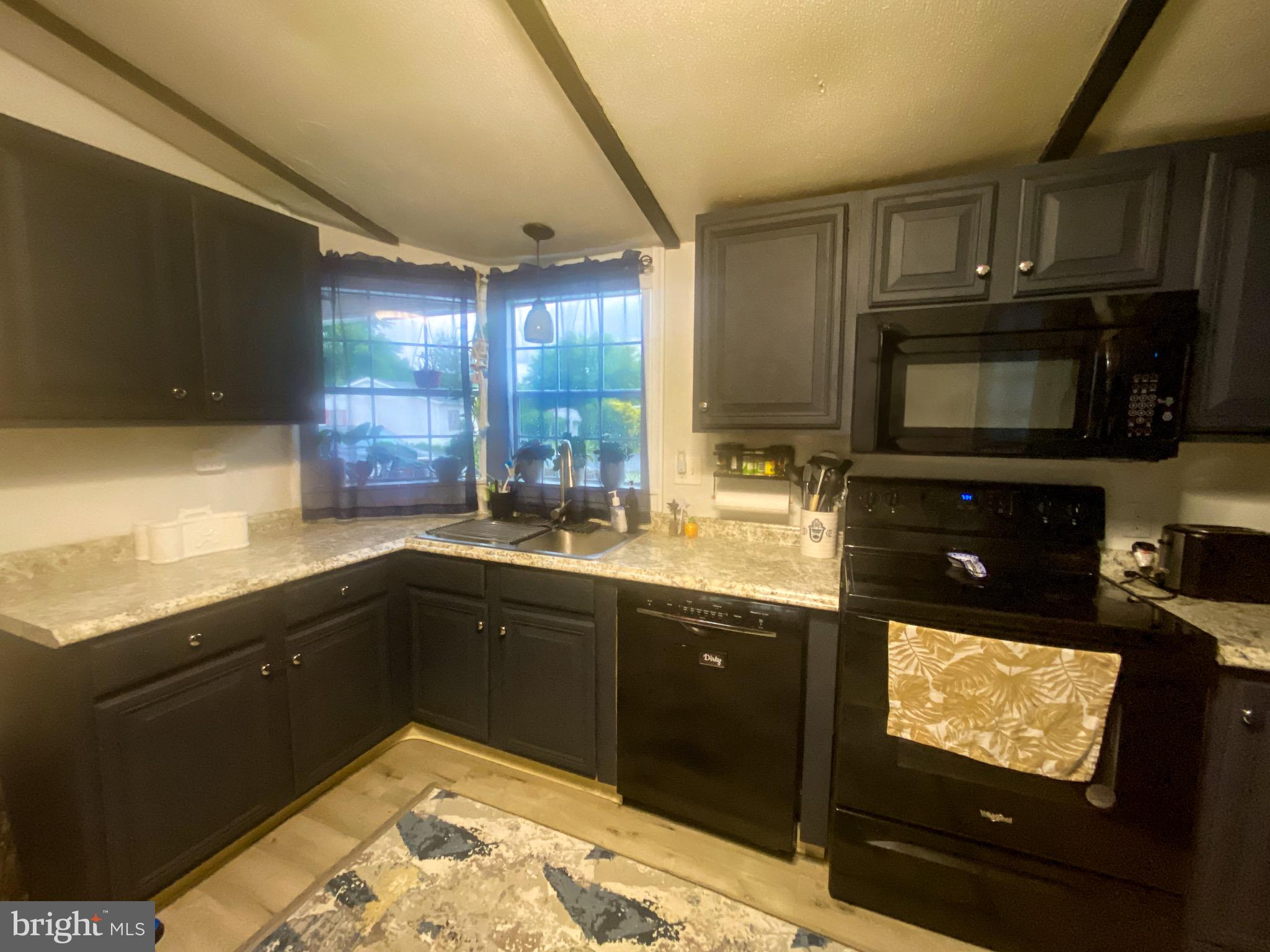 CEDAR MANOR MHP - Residential