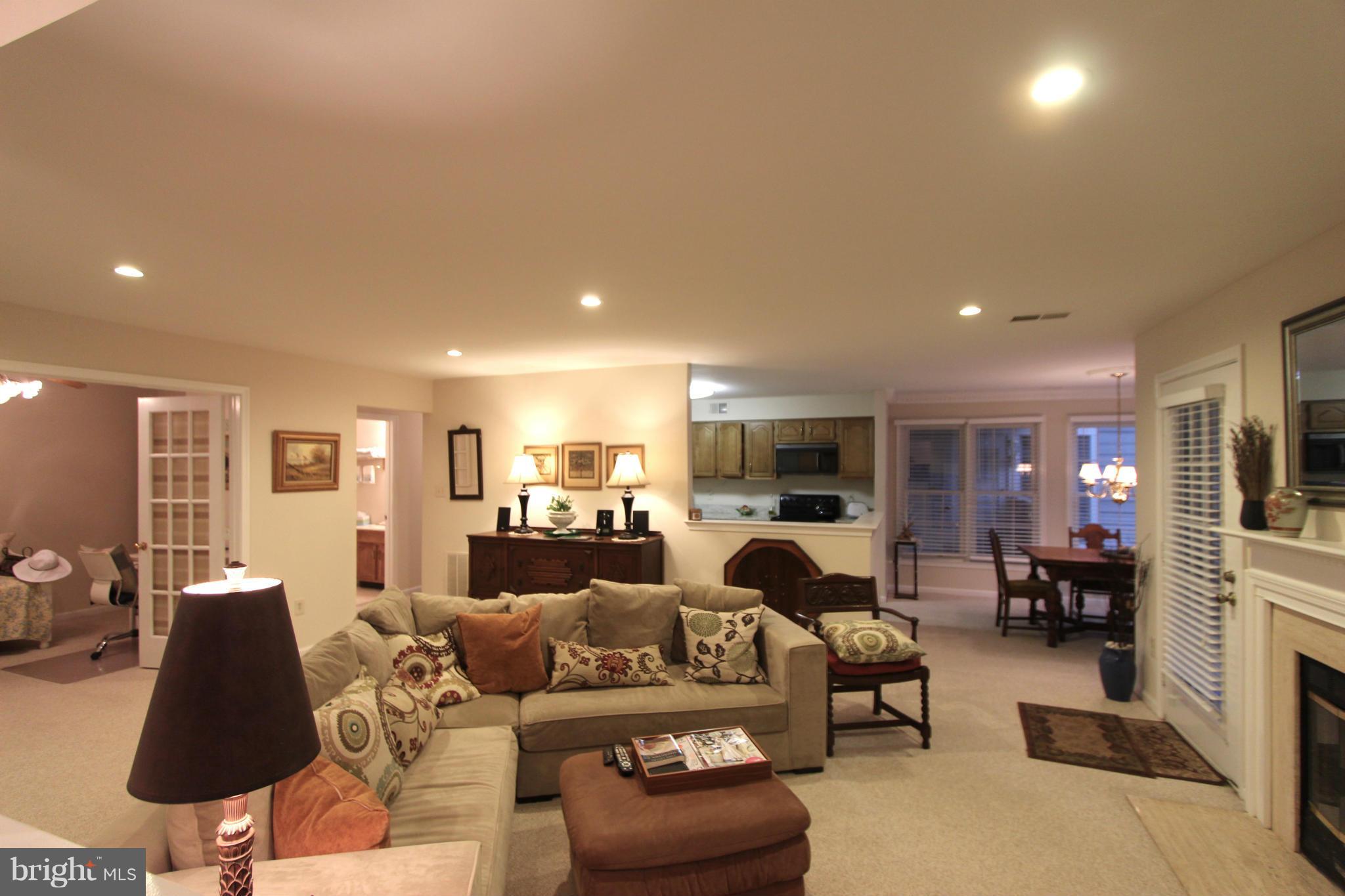 HAMPTON POINTE - Residential