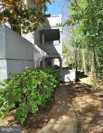 HAMPTON POINTE - Residential