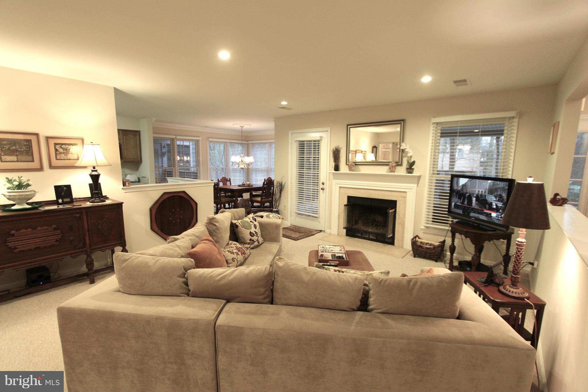 HAMPTON POINTE - Residential