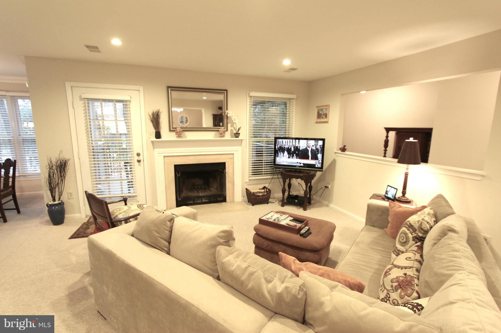 HAMPTON POINTE - Residential