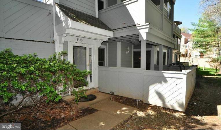 HAMPTON POINTE - Residential