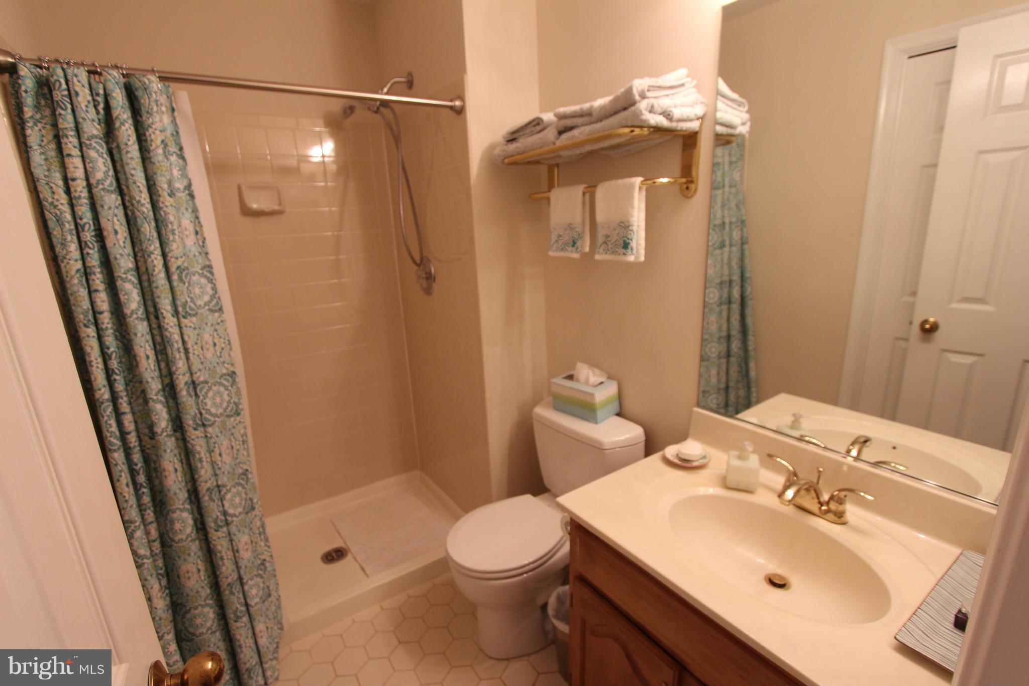 HAMPTON POINTE - Residential