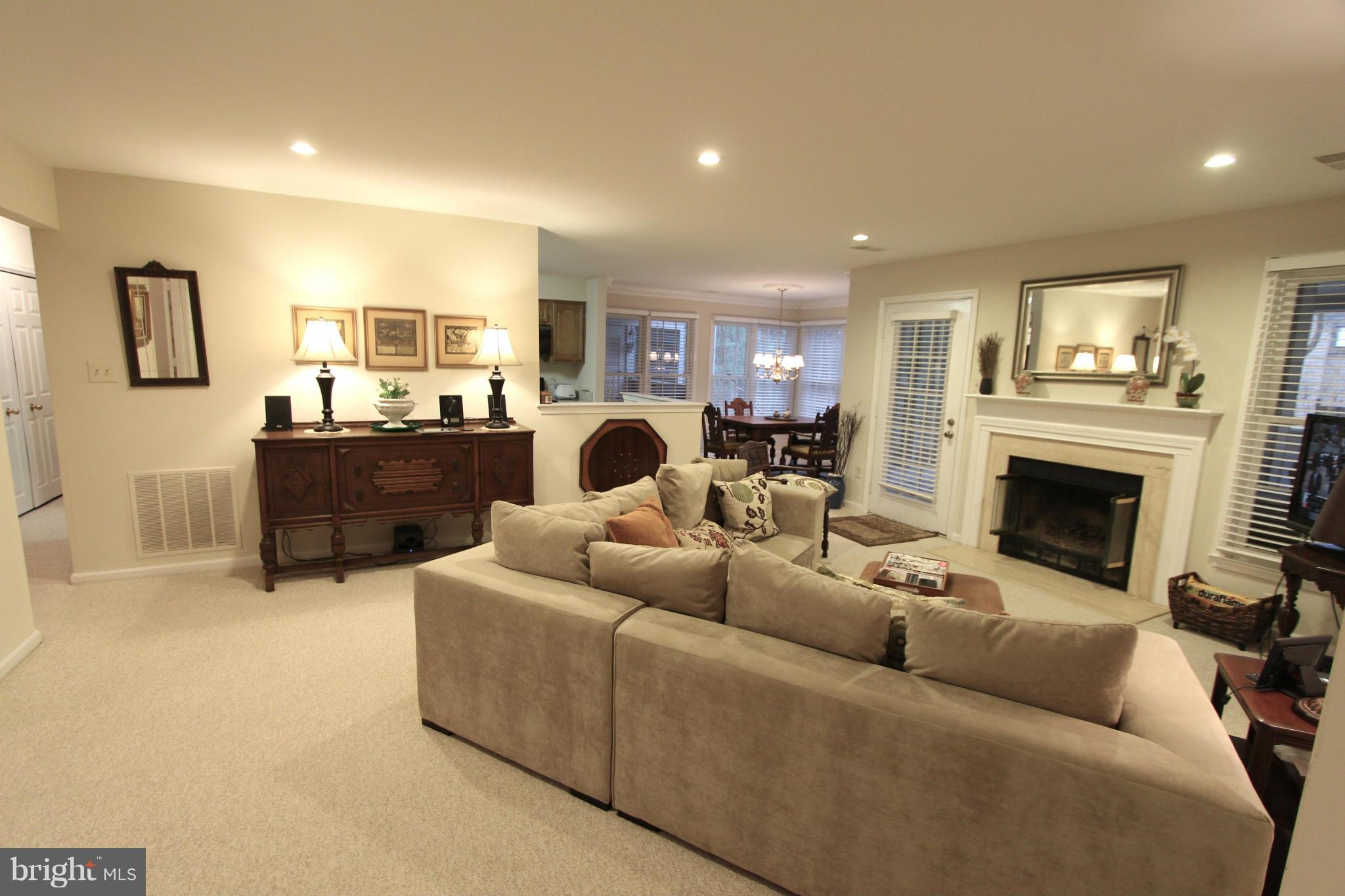 HAMPTON POINTE - Residential