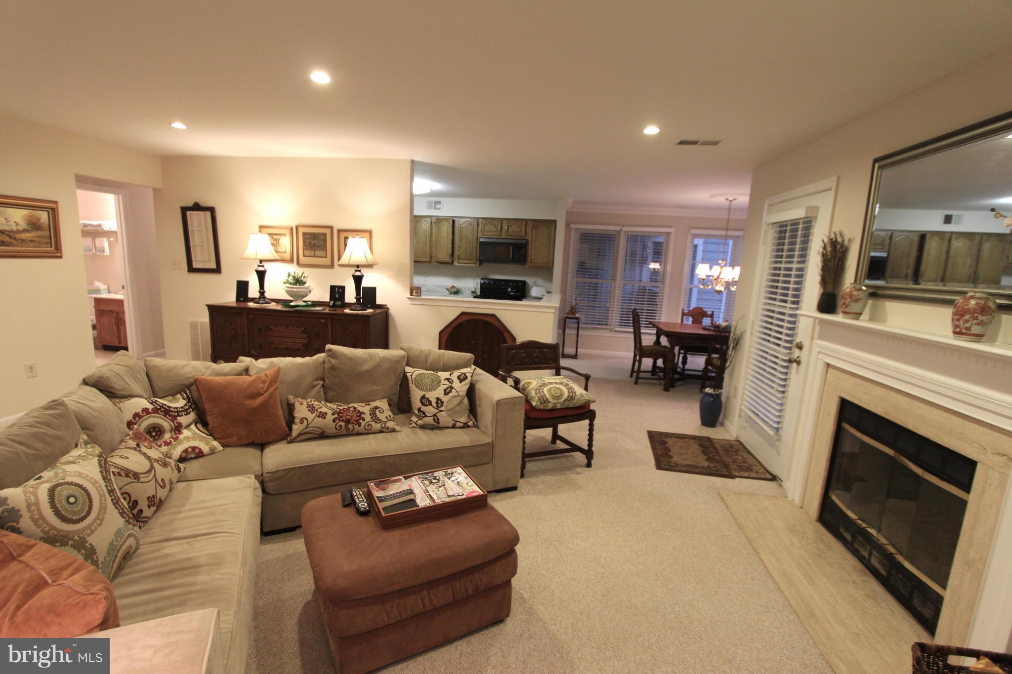 HAMPTON POINTE - Residential