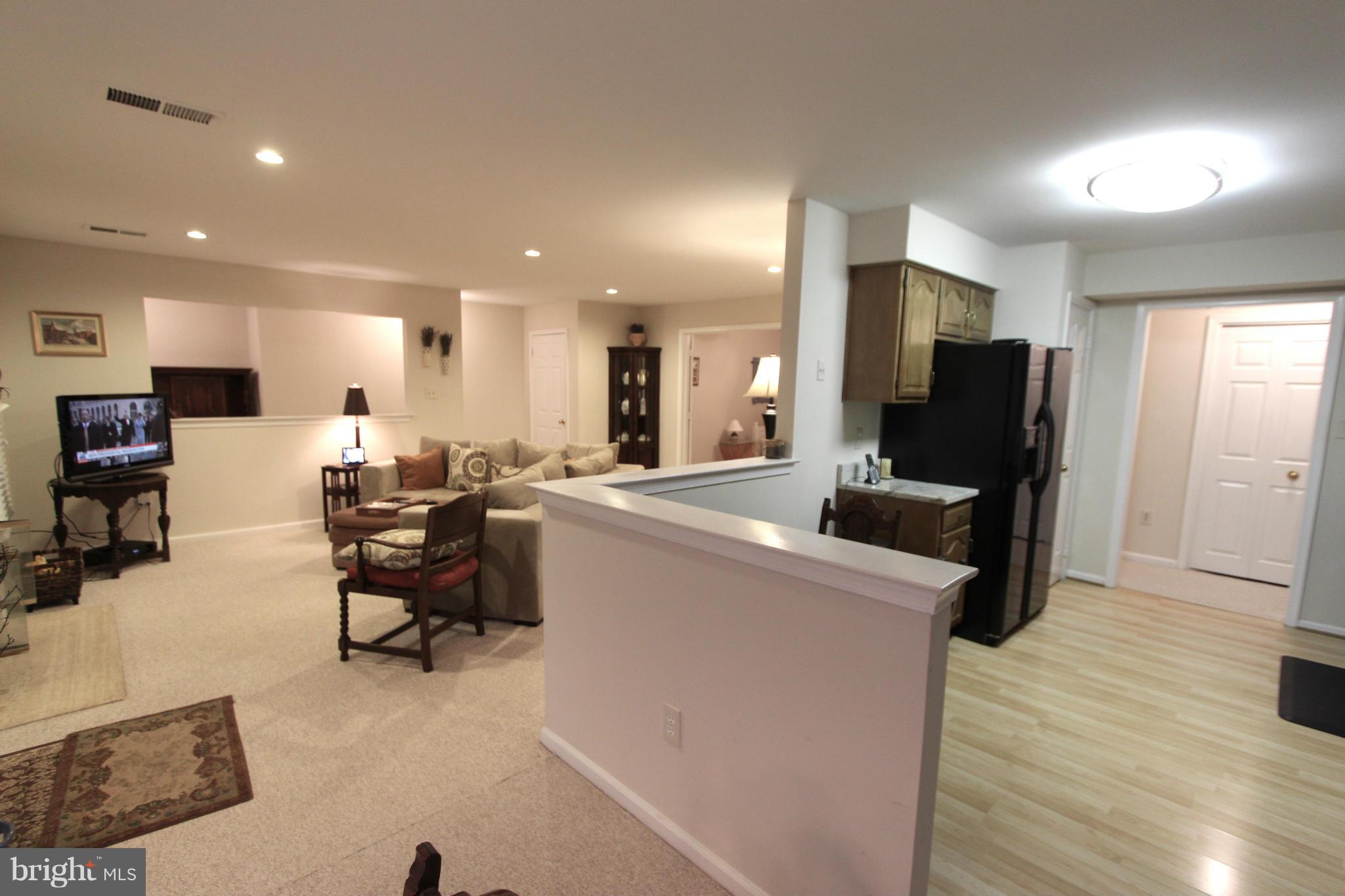 HAMPTON POINTE - Residential