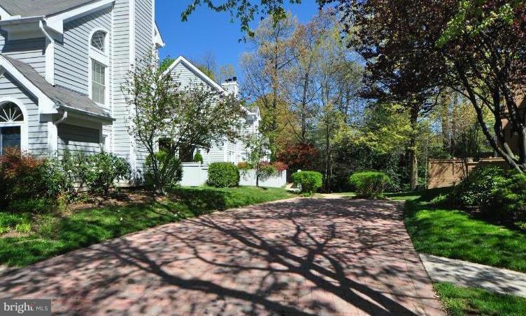 HAMPTON POINTE - Residential