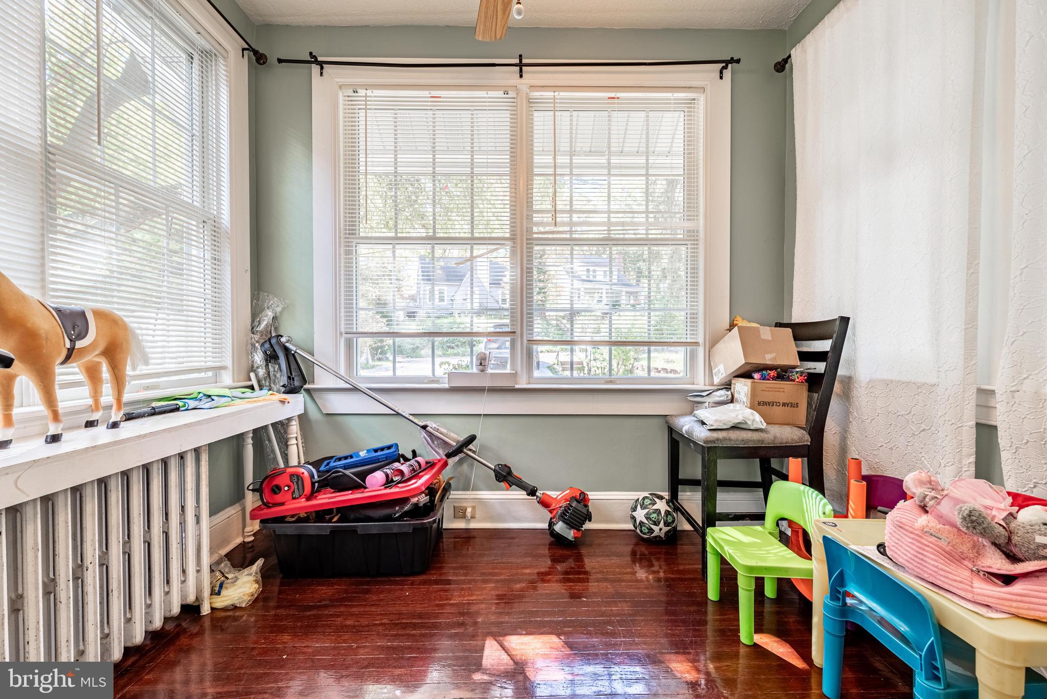 LARCHMONT - Residential