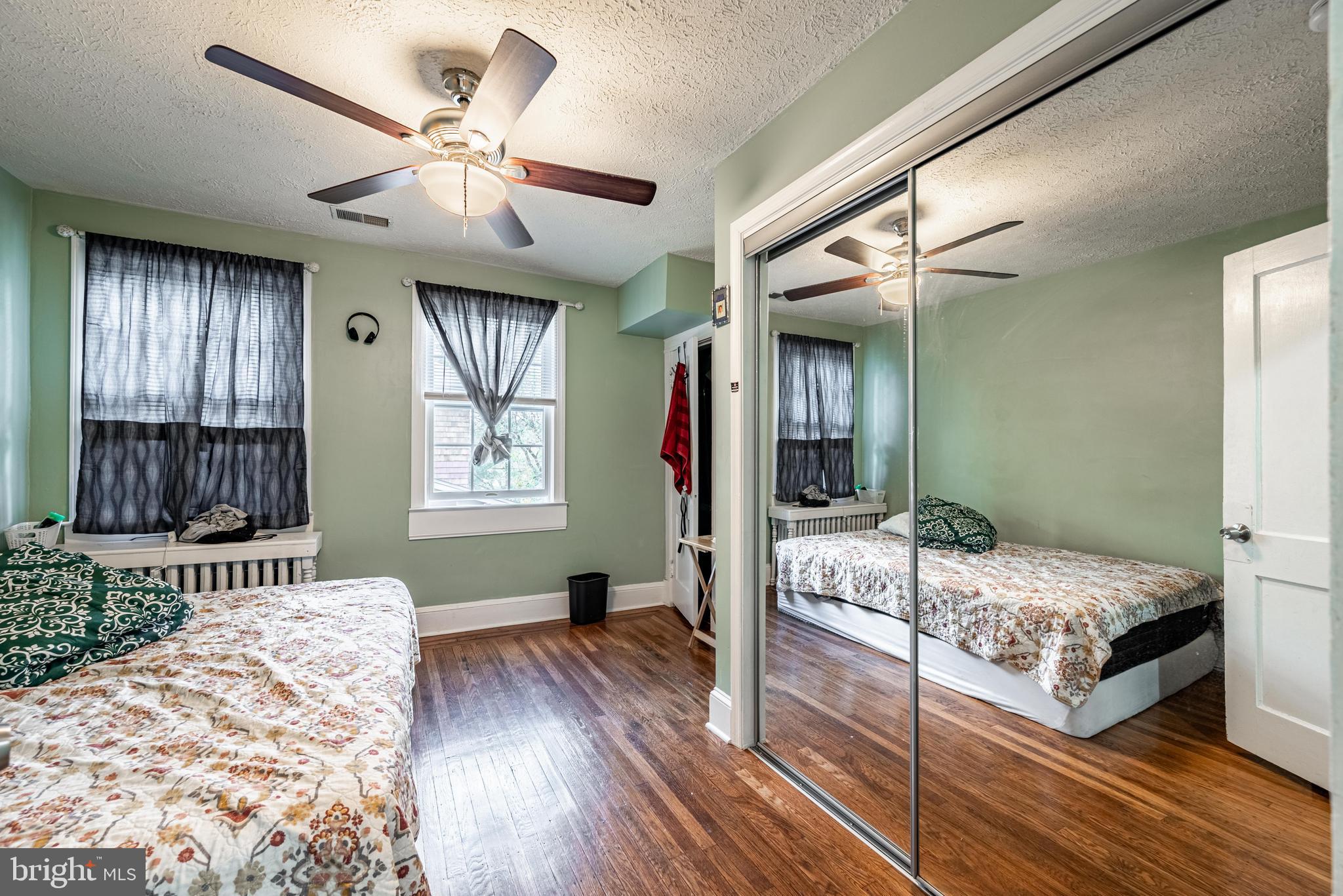 LARCHMONT - Residential