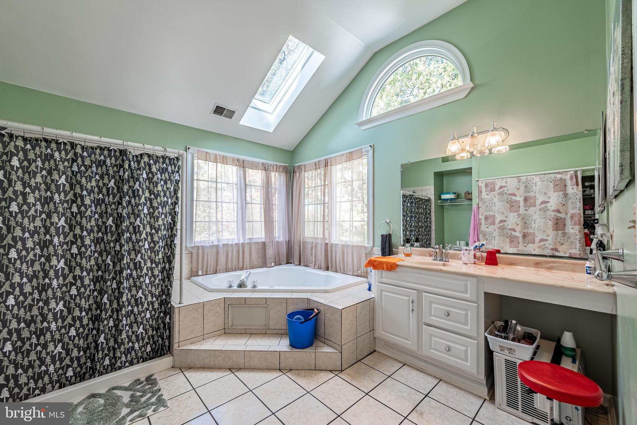 LARCHMONT - Residential