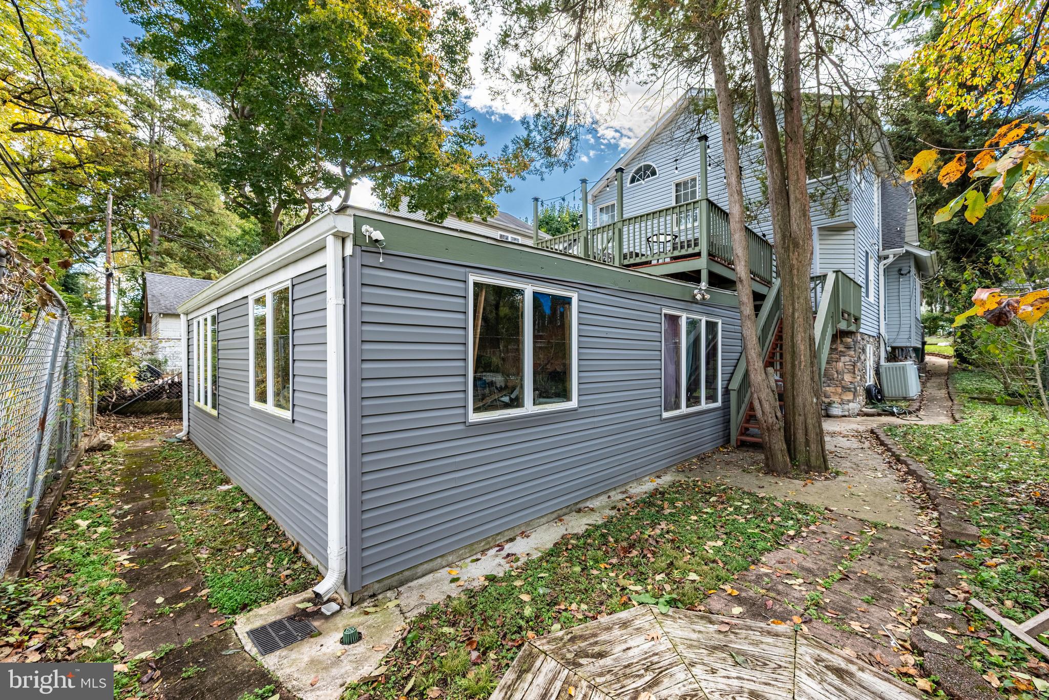 LARCHMONT - Residential