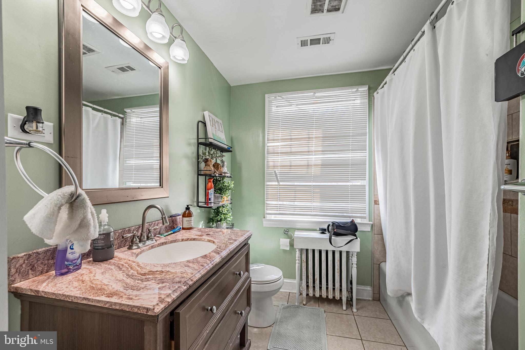 LARCHMONT - Residential