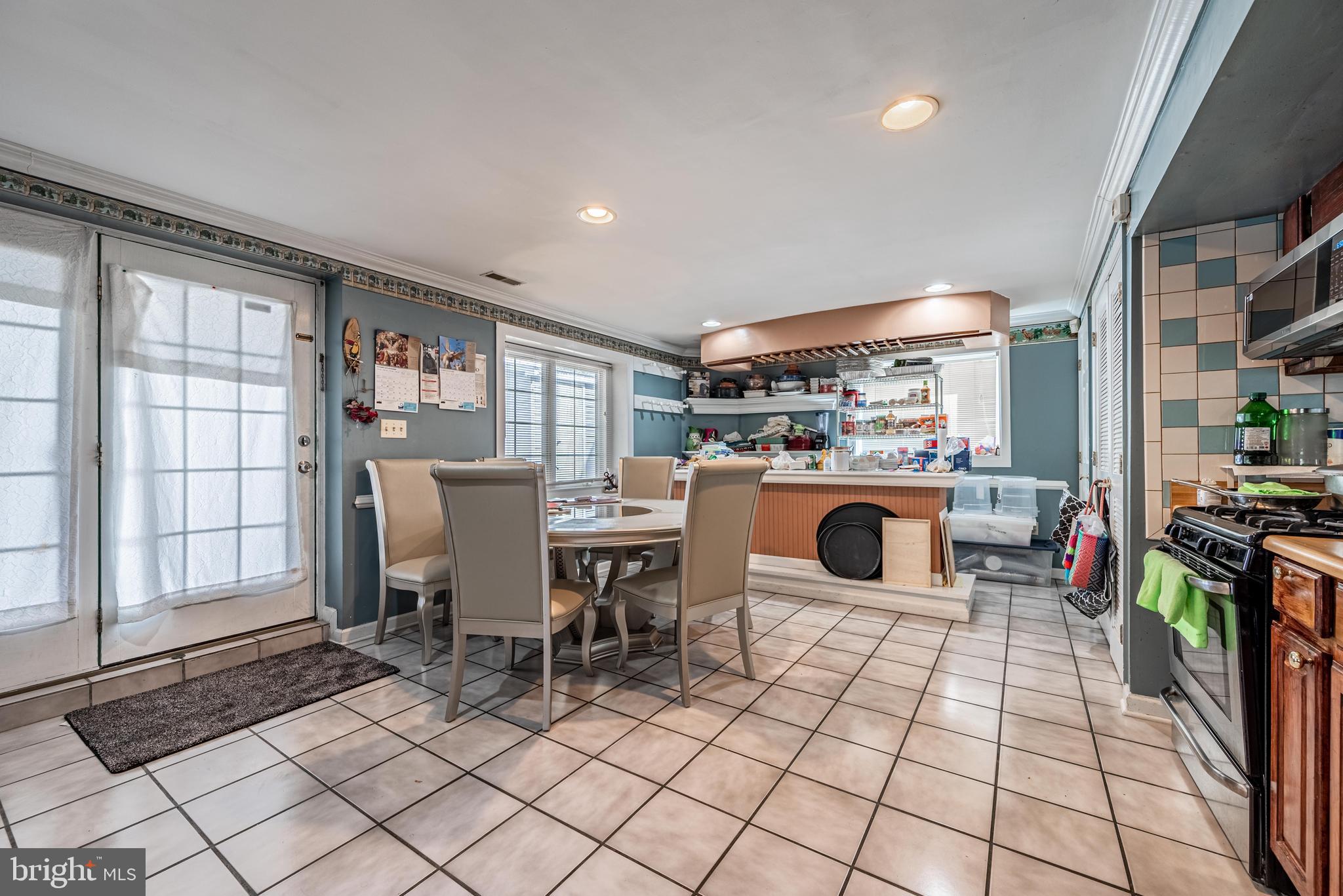 LARCHMONT - Residential