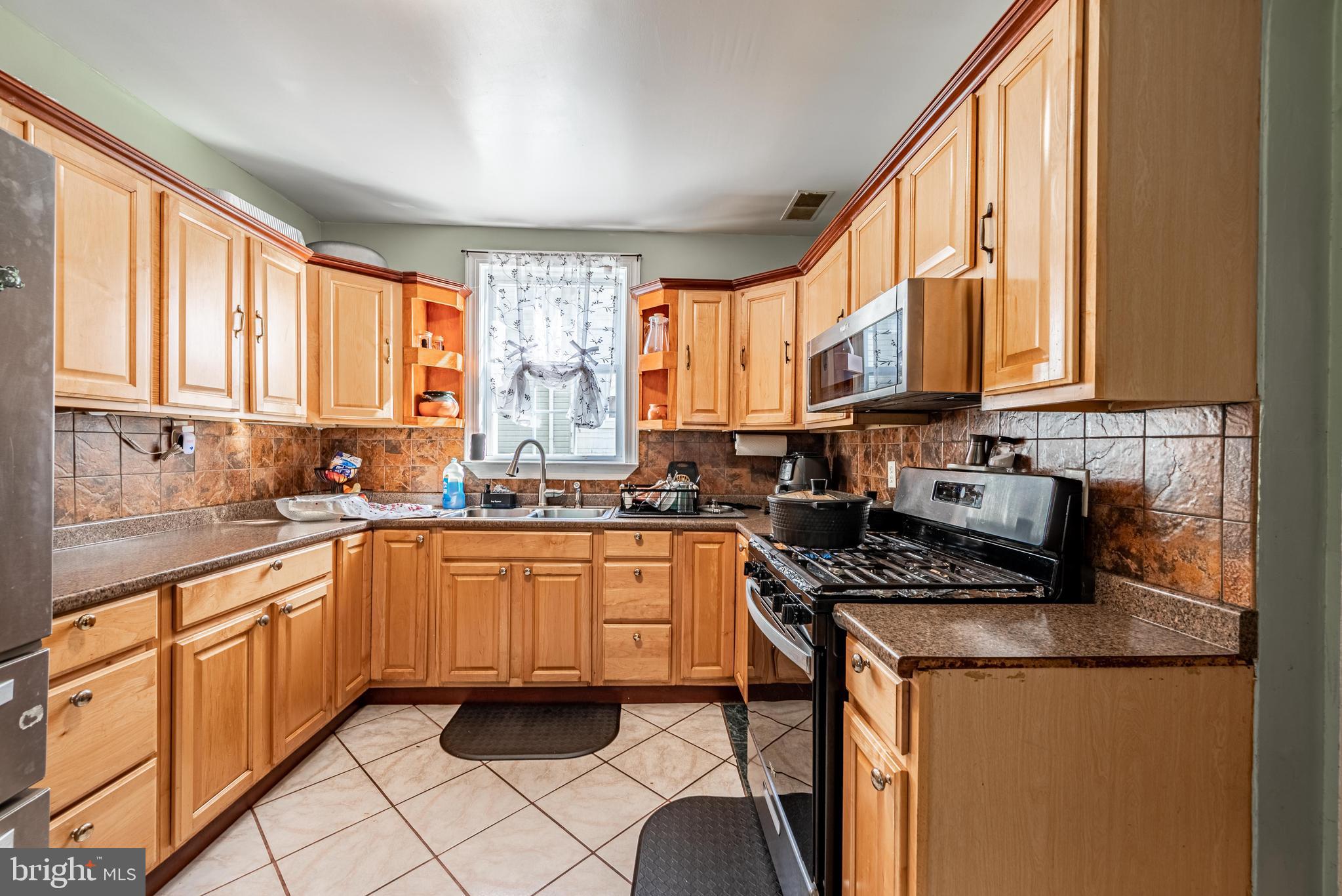 LARCHMONT - Residential