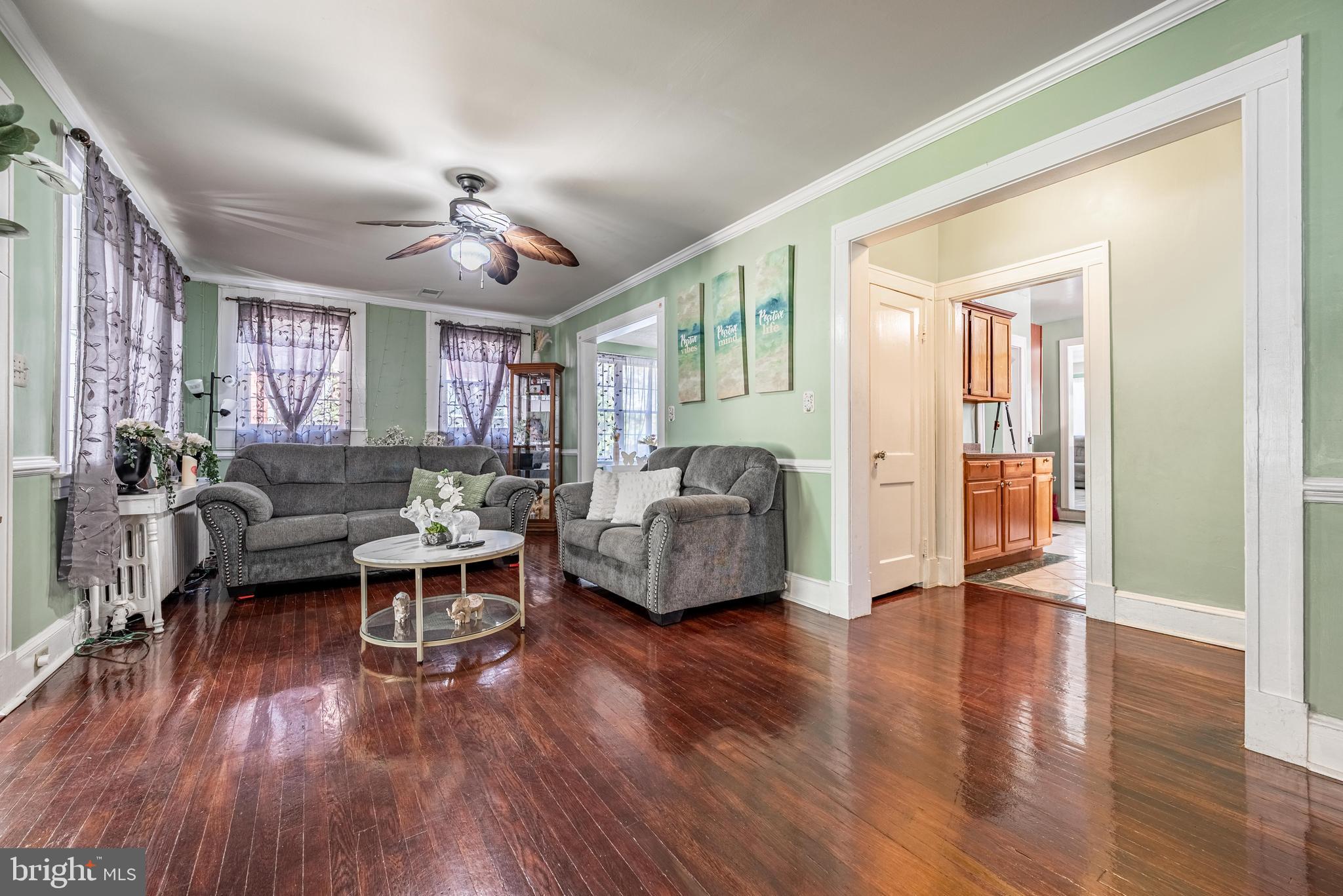 LARCHMONT - Residential