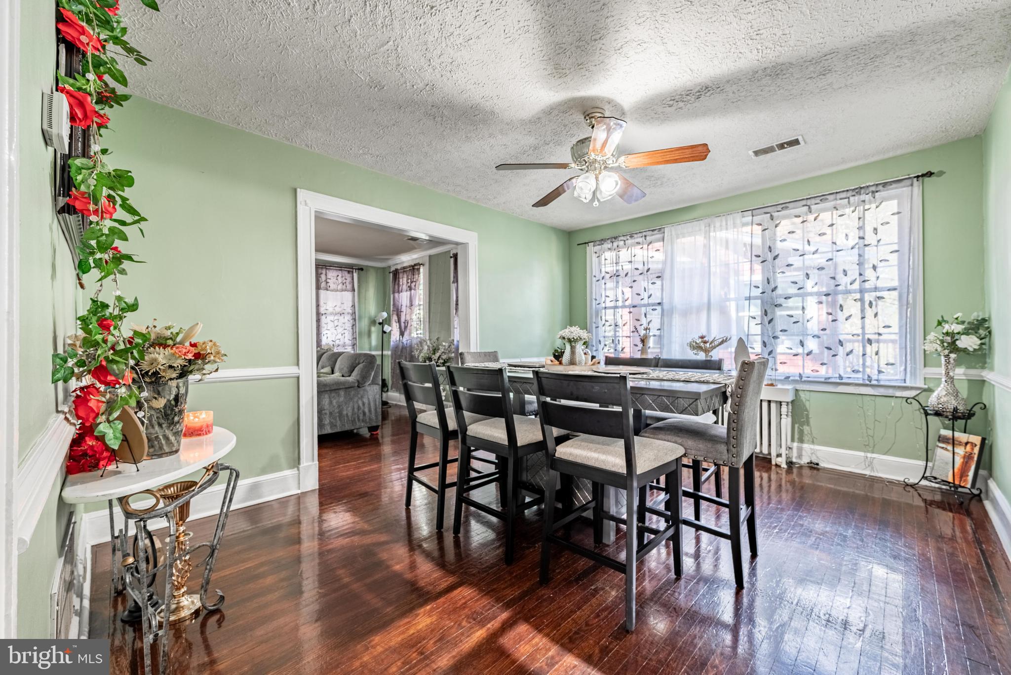 LARCHMONT - Residential