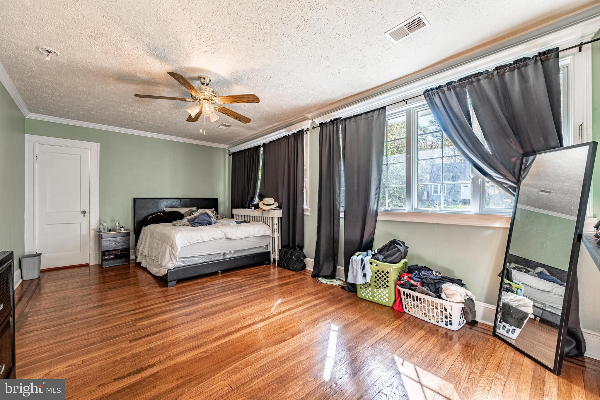 LARCHMONT - Residential