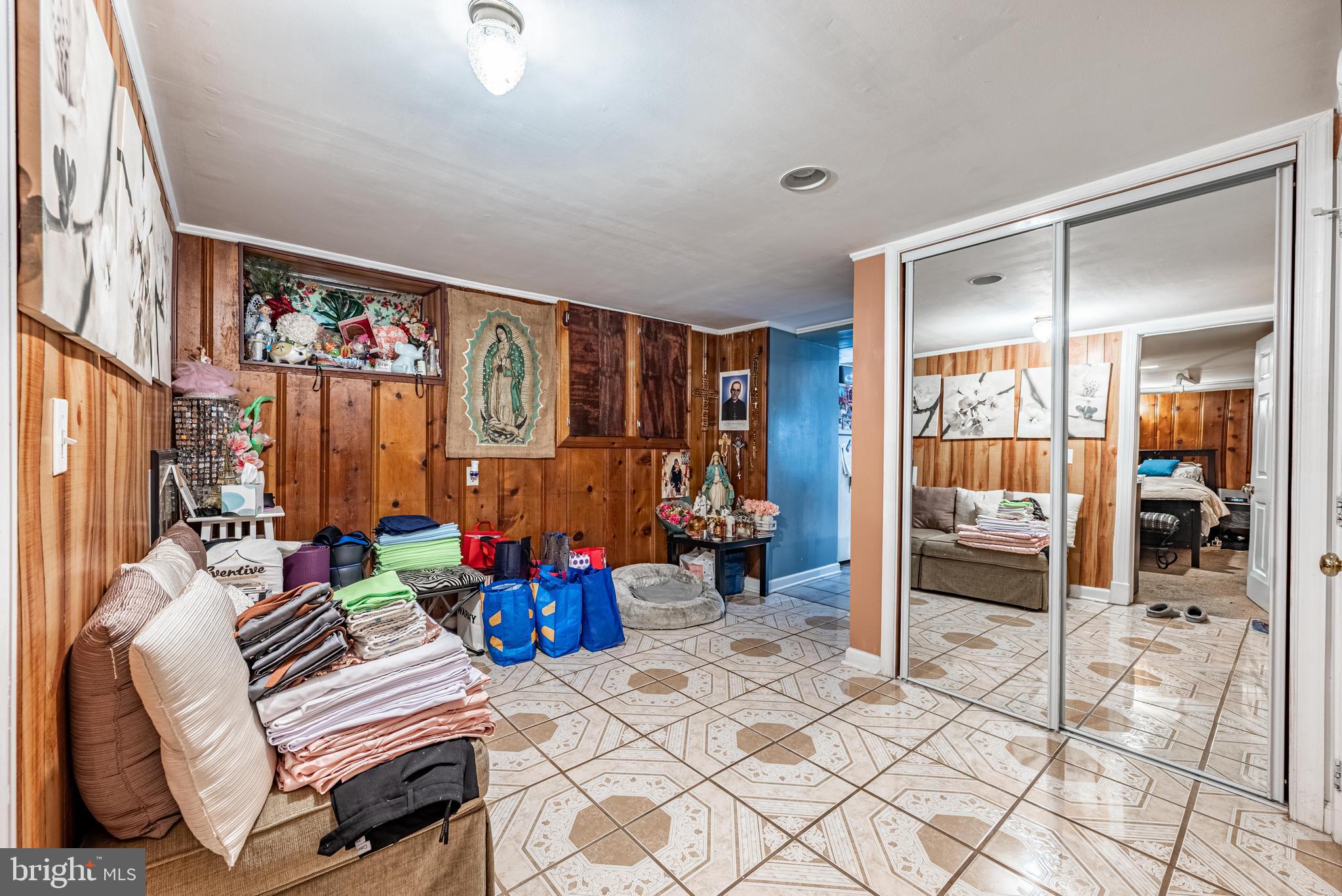 LARCHMONT - Residential