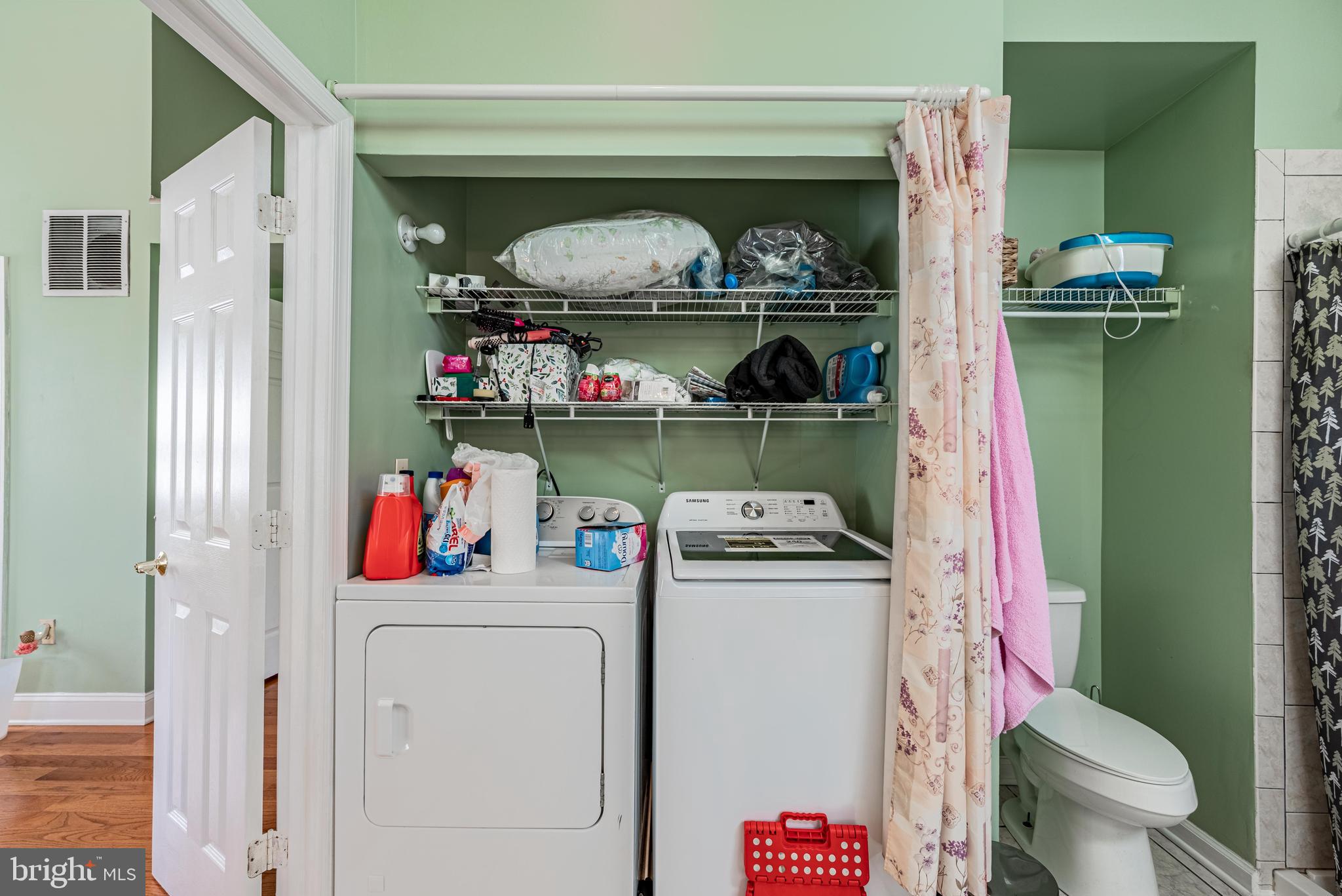 LARCHMONT - Residential