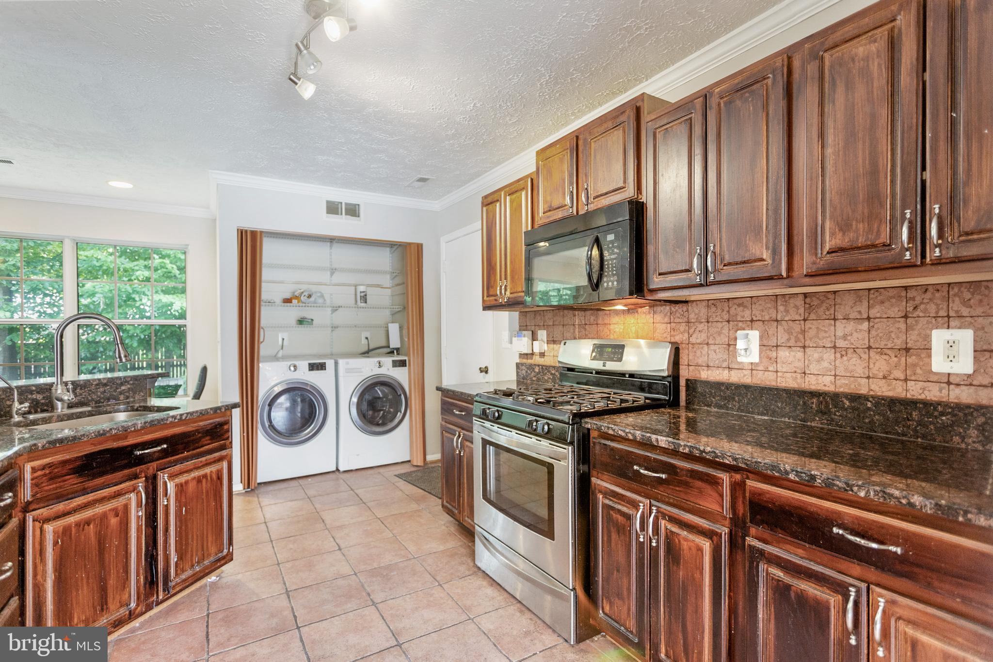 OXFORD OAKS - Residential