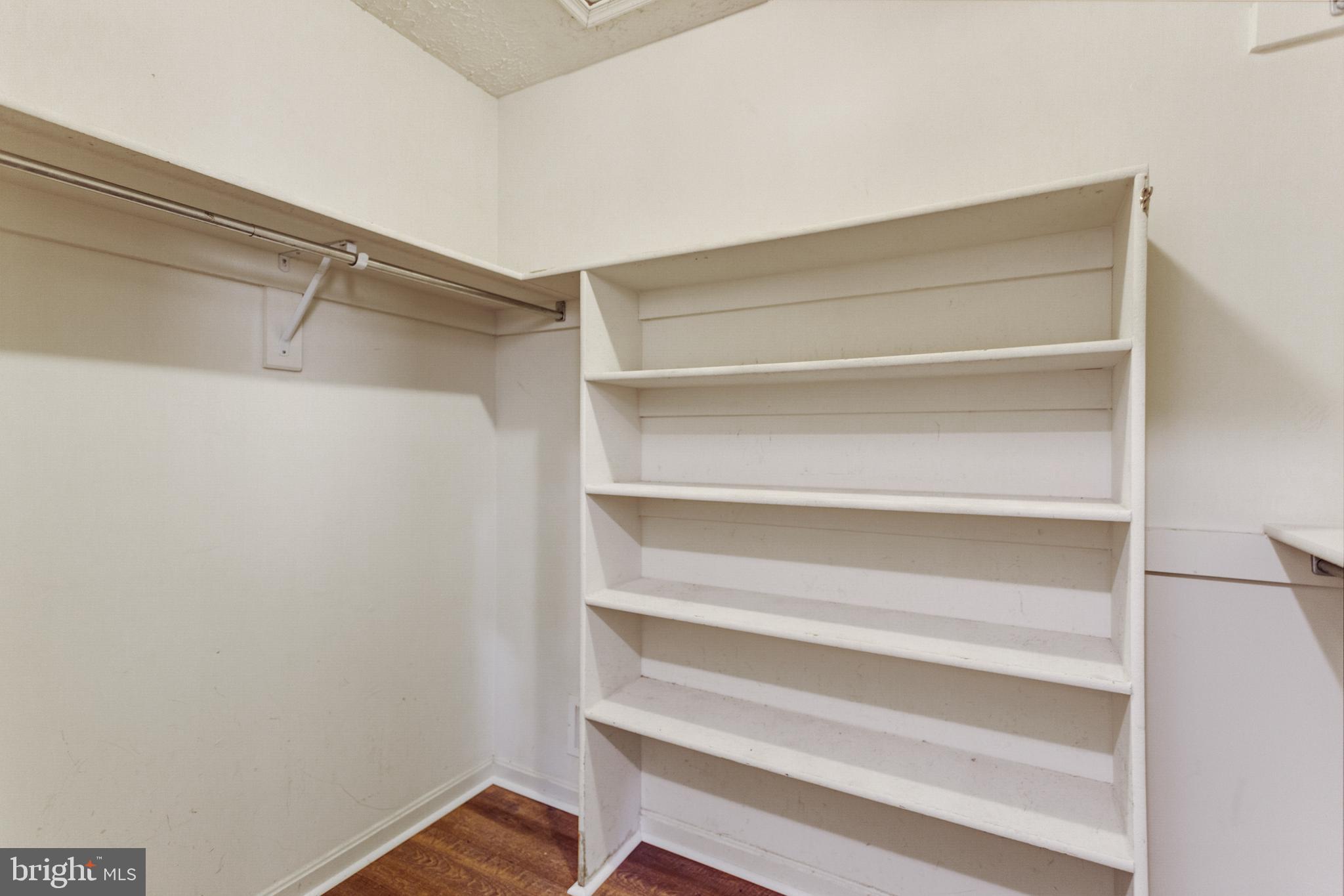 OXFORD OAKS - Residential